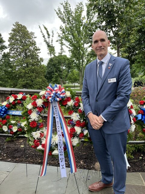 NASDVA President Terry Prince with NASDVA wreath